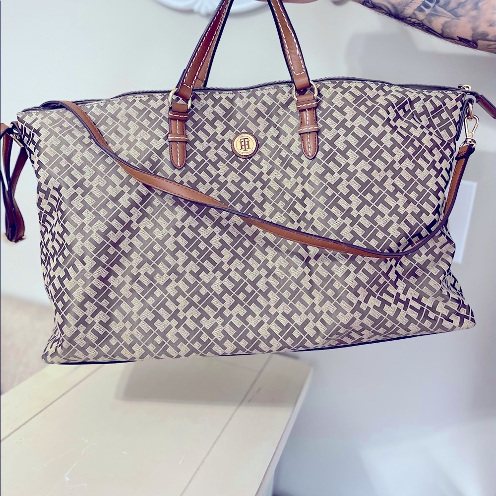 Tommy Hilfiger 20x12 duffel bag